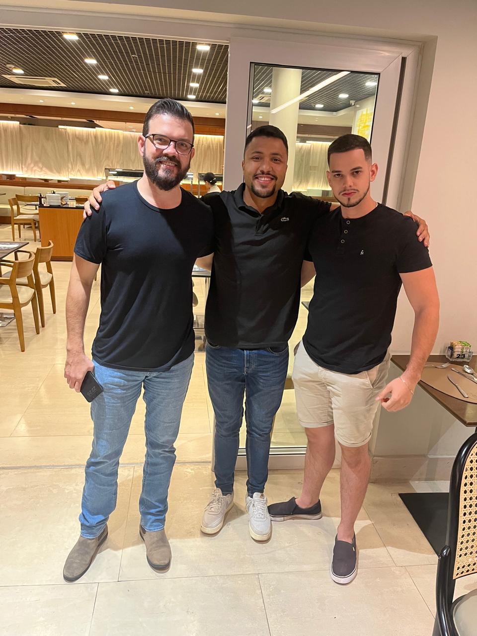 Antonio com cliente 05