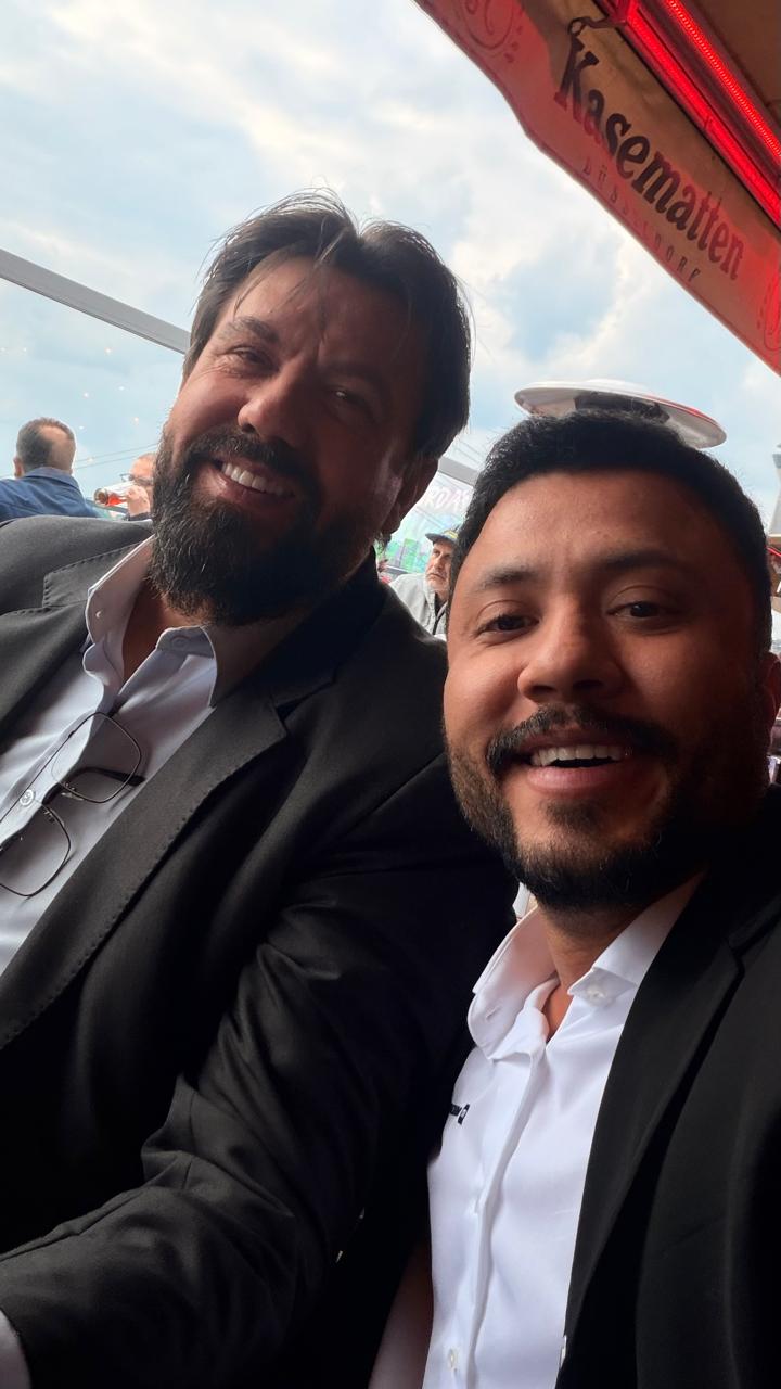 Antonio com cliente 11