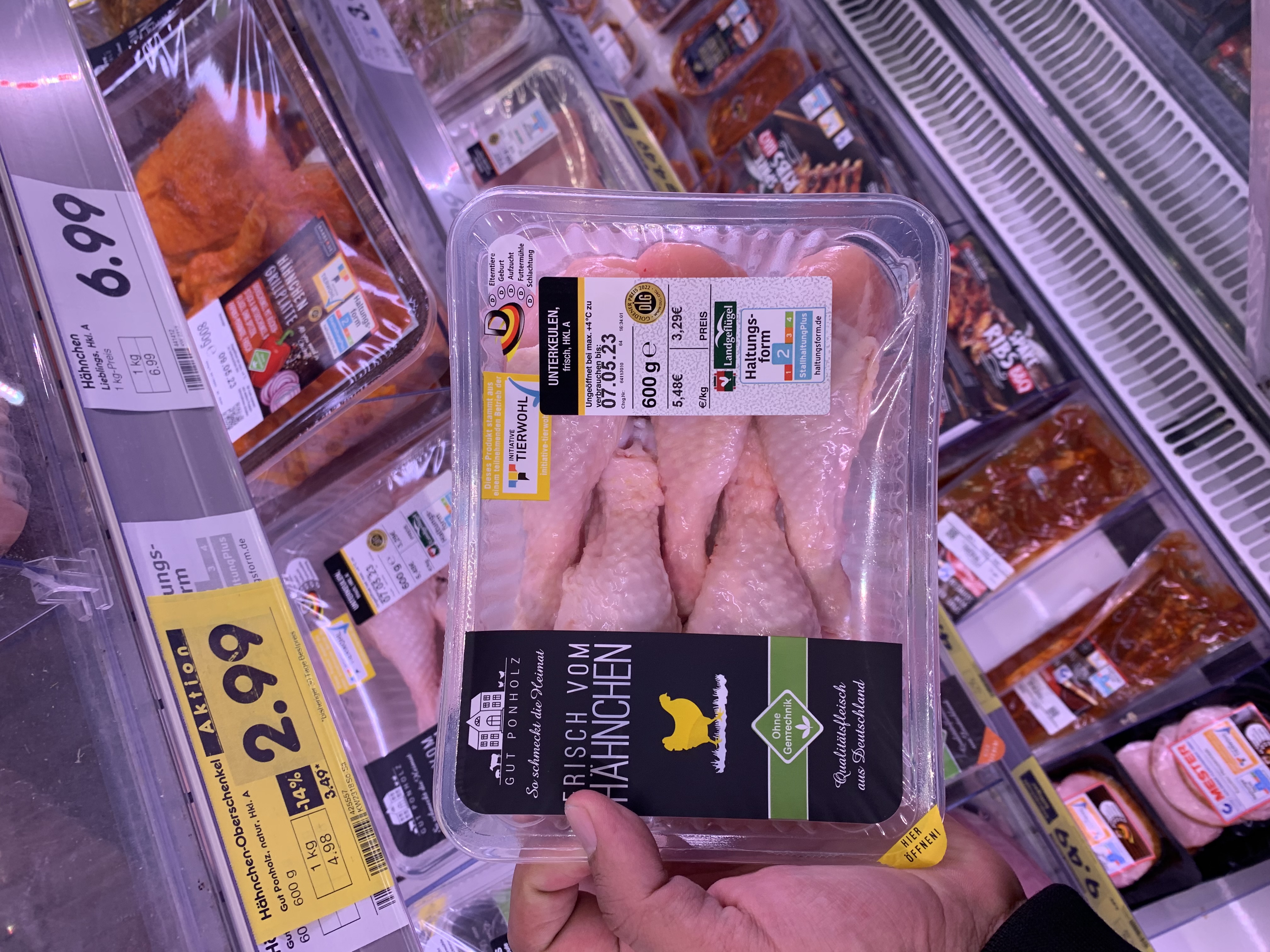 Frango com selo Haltungsform nível 2 na frente