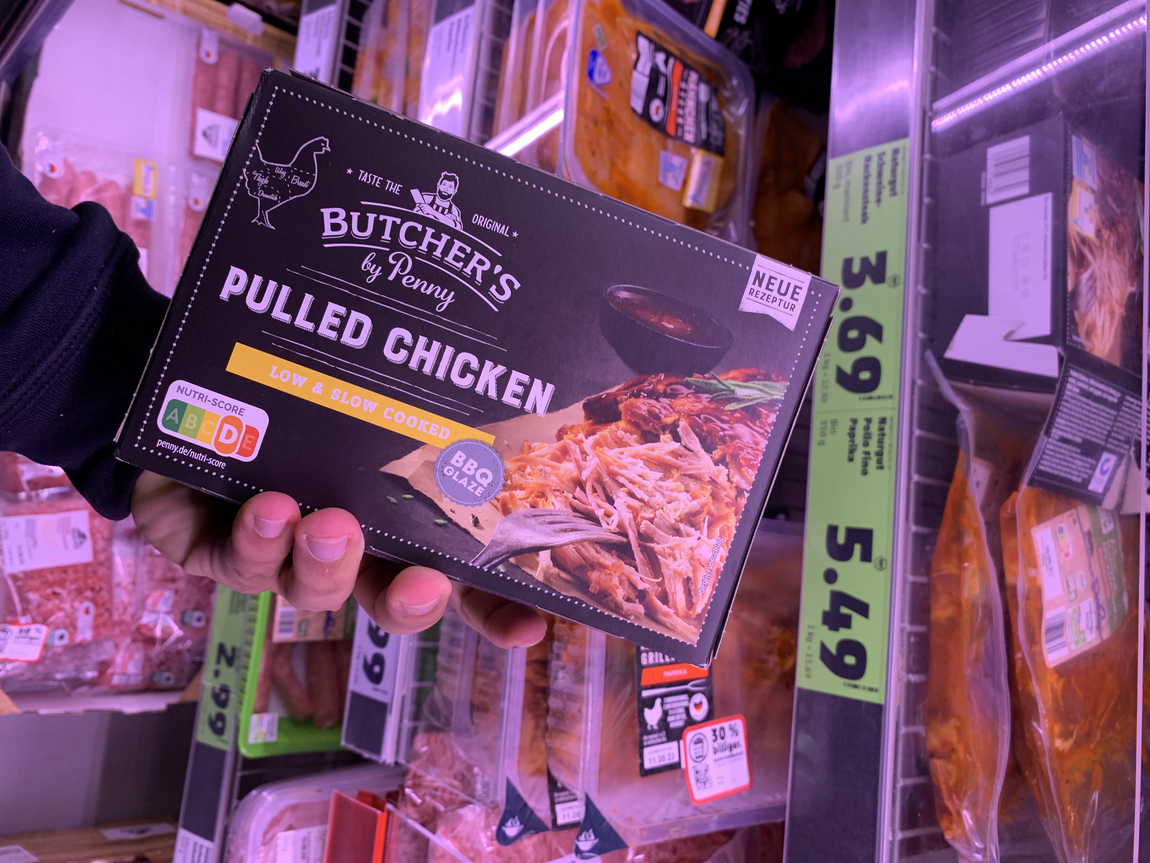 Pulled Chicken Butcher's by Penny, marca própria com persona de açougueiro